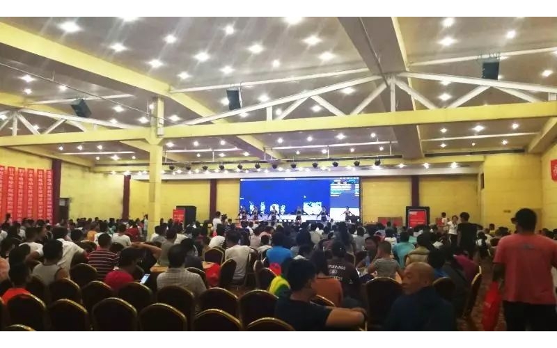 鄭州客戶答謝會太火爆!近1000人參會！半個小時訂貨突破1萬組！